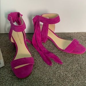 BRAND NEW dark pink pumps w/ankle strap, sz 6.5.